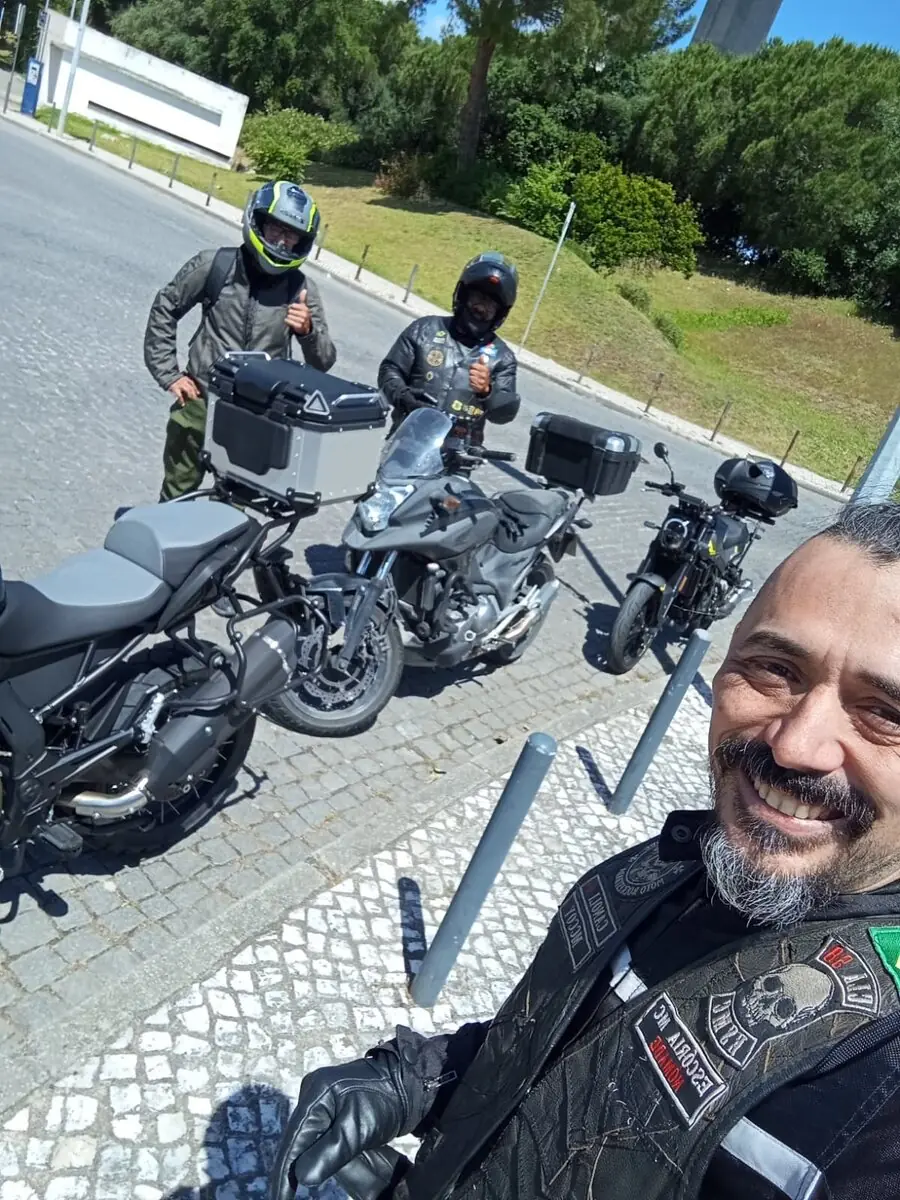 Homens motociclistas da Rota33